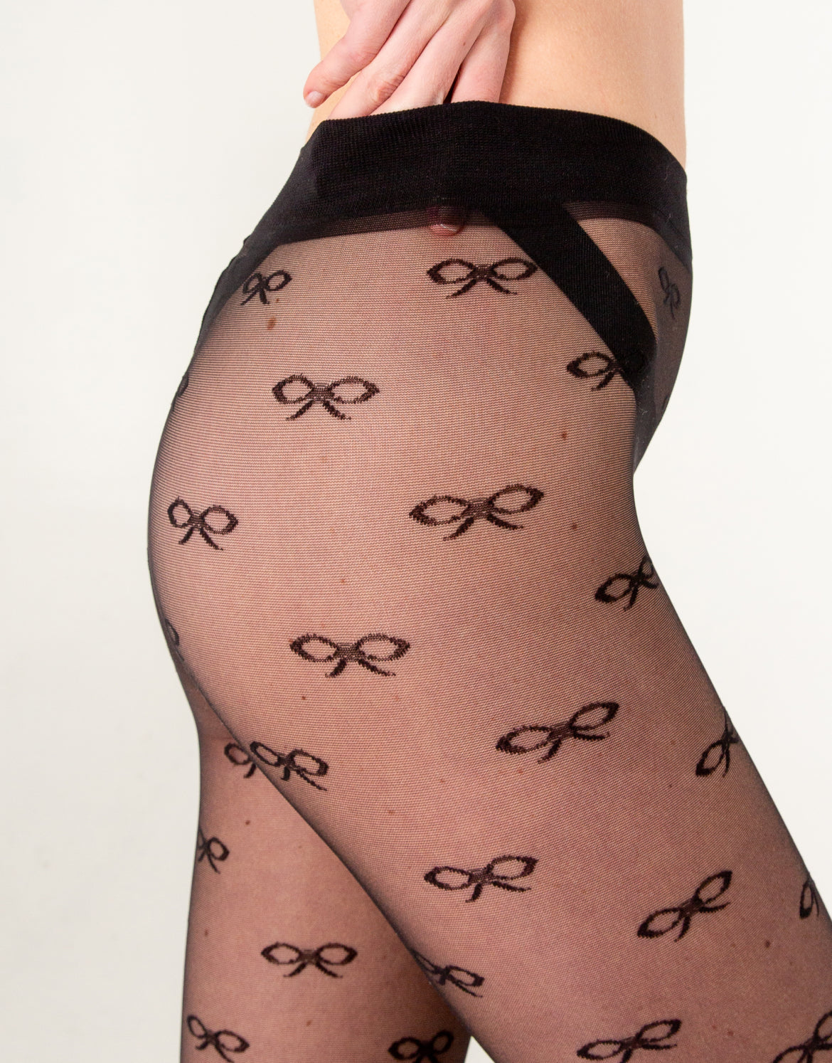 BOW ⦁ NOIR by Les Belles Co